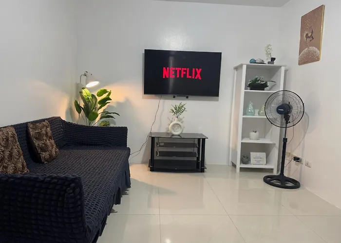 Comfy 1br Across International Airport Apartamento Manila